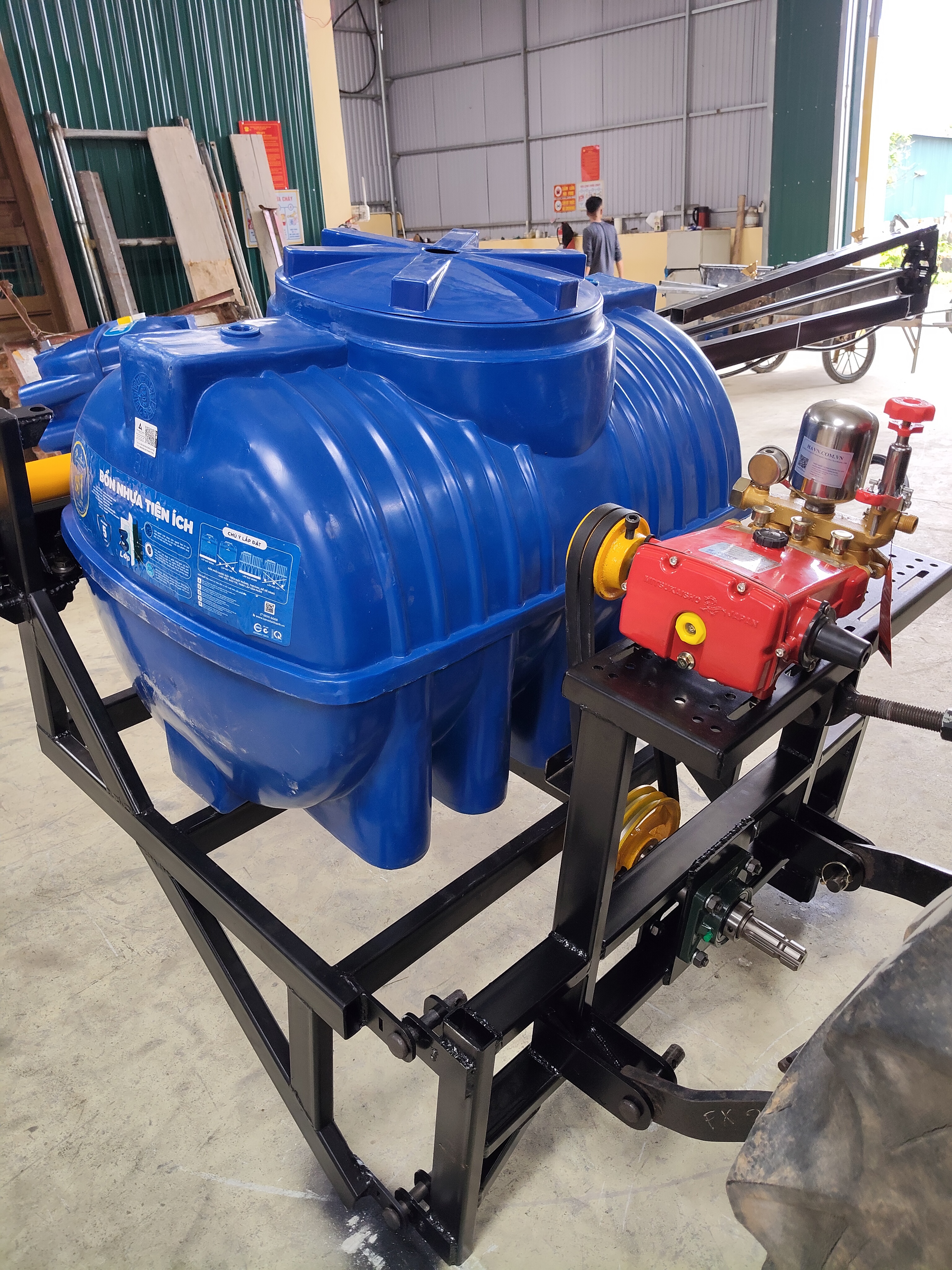 Máy bơm áp 2hp - Thùng nhựa 300lit nằm ngang